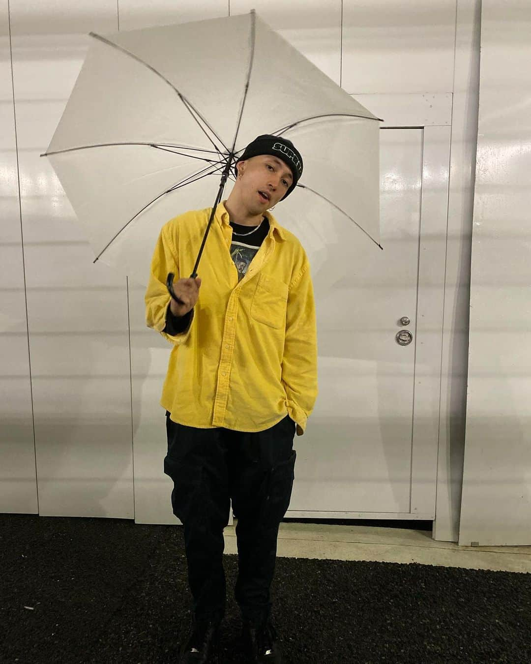 エドのインスタグラム：「雨キラーイ」