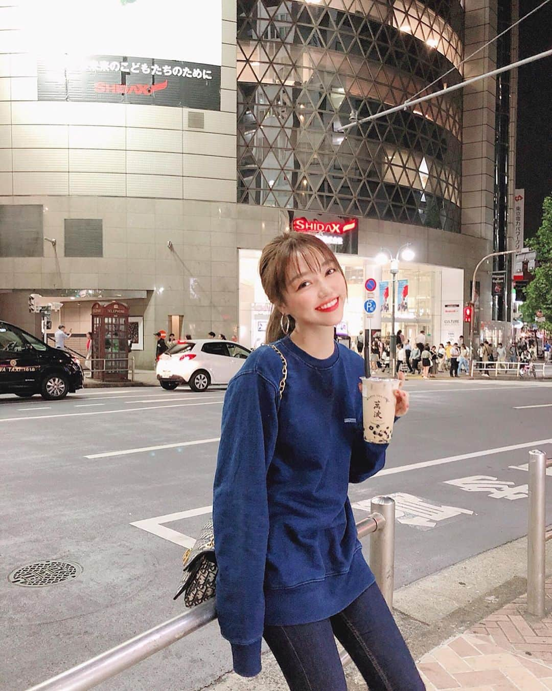 石川晶子（あきぽよ）さんのインスタグラム写真 - (石川晶子（あきぽよ）Instagram)「会社の目の前にあるタピオカ屋さん💗タピオカ週2くらいのんでる笑 韓国でも二回飲んだ😂 . . #甘党 #タピオカ #タピオカ巡り #タピオカ好き #甘いもの大好き #タピオカグラム #渋谷 #渋谷タピオカ #たぴる #甘いもの中毒 #ミルクティー #たぴりすと」10月14日 22時05分 - i_am____aki