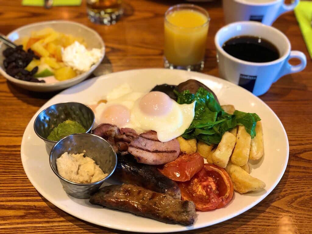 岡倫之さんのインスタグラム写真 - (岡倫之Instagram)「The traditional British breakfast "Full breakfast". All-you-can-eat at most restaurants. I like it. #Fullbreakfast #Allyoucaneat #Britishbreakfast #Englishbreakfast #GreatBritain #UnitedKingdom #England #London #フルブレックファースト #イングリッシュブレックファースト  #イギリスの朝食  #イギリスの食事 #イギリスの伝統 #イギリス #イングランド #ロンドン #食べ放題 #イギリス情報  #グルメ #食事」10月14日 22時06分 - great_o_khan