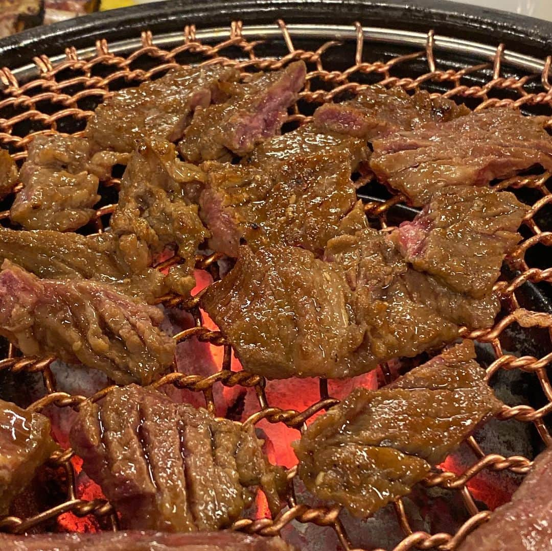 ハヌルさんのインスタグラム写真 - (ハヌルInstagram)「강남에 죤맛소갈비집이 생겼네여💗 야들야들 양념갈비 대존맛!!!!!!!!!!! 고기가 연하다 못해 찢어지더라구여,,😭 생갈비보다 정갈비랑 이동갈비가 더맛있어욬ㅋㅋ 가성비 핫플될것같... #노란상소갈비 #하늘이의맛집뿌셔」10月14日 22時19分 - haneulina