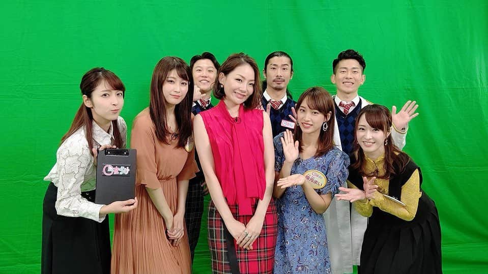 宮本美季のインスタグラム：「先日、テレビ東京「一夜づけ」収録がありました！ジャンポケの太田さんが講師、さすがのMCナビゲーション！おたけさん、菅さんのステキなコメントにも感激✨ とーっても楽しい収録でした！生徒役の梅本さん、鈴元さん、沢さん、アナウンサーの山下さんもありがとうございましたー！ 美女揃い😍 オンエアは11月中旬の予定。また告知いたしまーす❤️ #一夜づけ #テレビ東京 #美女に囲まれるの」