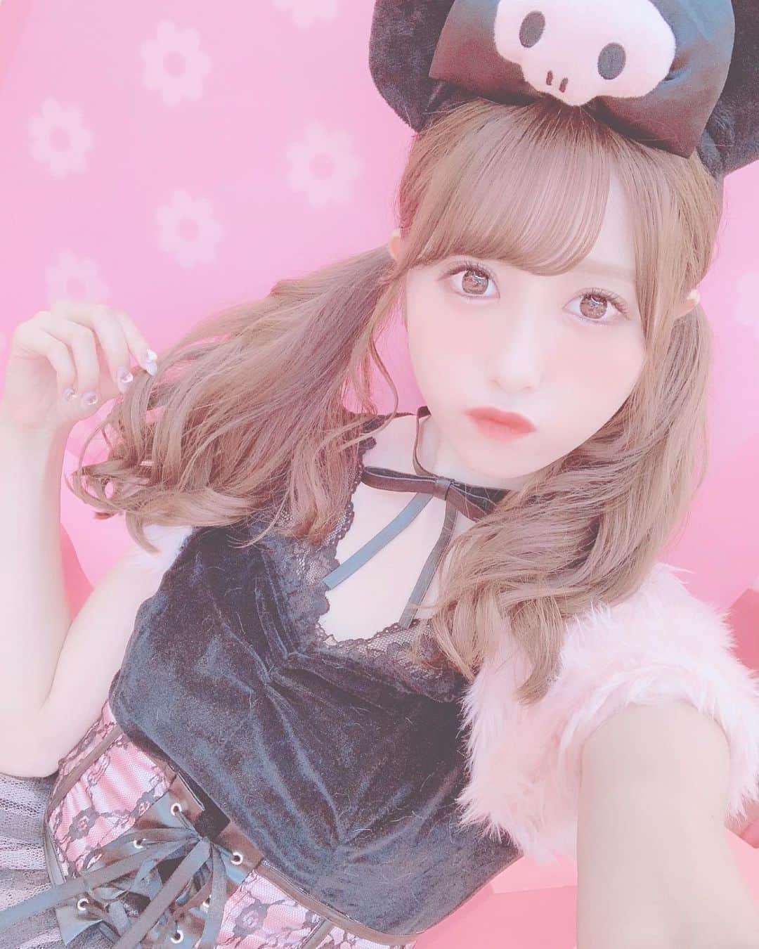 田口未彩のインスタグラム：「🎀 . . みぃツンデレなの知ってた？😈💗 . . . #サンリオ #サンリオピューロランド #ピューロランド #ピューロ #クロミ #クロミちゃん #マイメロ #量産型 #量産型女子 #メイク #オレンジメイク #ピューロコーデ #カチューシャ #量産型コーデ  #ピンクコーデ #インスタ映え #映え #クロミコーデ #マイメロコーデ #ハロウィン #コスプレ #クロミコス #ハロウィンコス」