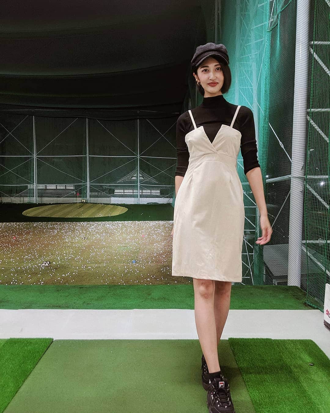 Lisaのインスタグラム：「. 最近乗馬をはじめて🐎 遂にゴルフもはじめましたっっ⛳ . ほぼ初めてだけどなかなか上手く できたと思う😏✨ . これから頑張ろっと🙋🏻‍♀️🙋🏻‍♀️ . #ゴルフ#乗馬#打ちっぱなし#楽しい#趣味#スポーツ#7things#golf#autumn」