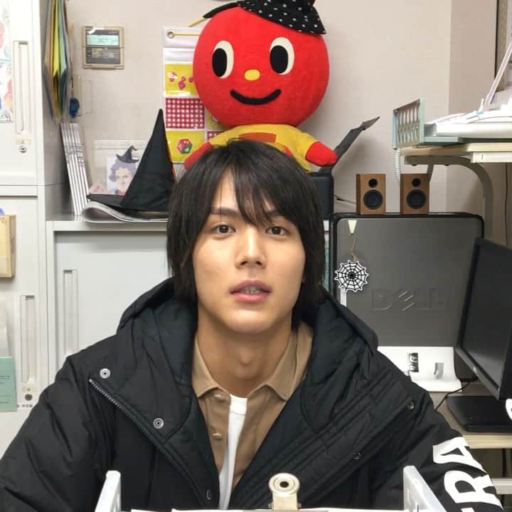 【公式】G線上のあなたと私のインスタグラム：「. 撮影終わりの #理人くん から コメントいただきましたよー🙌💓 . なんと本日は #加瀬ブラザーズ の兄  #侑人兄ちゃん こと #鈴木伸之 さんのお誕生日です🎂🎉 . 皆さんも一緒にお誕生日お祝いしましょう✨☺️‼️ . #加瀬兄弟最強説 #侑人兄ちゃんおめでとう #加瀬兄弟愛が尊い . #G線上のあなたと私 #10月15日よる10時スタート #TBS #波瑠 #松下由樹 #中川大志」