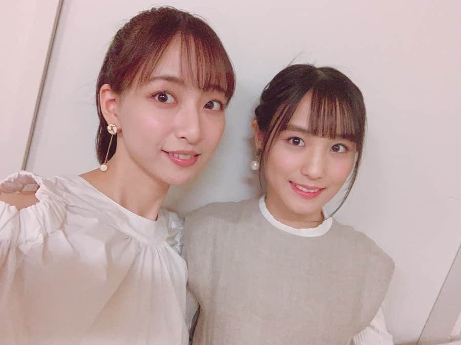 長谷川萌美さんのインスタグラム写真 - (長谷川萌美Instagram)「. 北海道 2日目 #旭川 へ #イオンモール旭川 さんにてリリースイベント🎤 . 札幌から移動中 #砂川 SAにて 大空とお花とソフトクリーム🍦 . そしてリリースイベントで２回歌わせて頂きました♪ この日は初披露のカバー曲を2曲交えながらのライブで楽しかったです☺️お越し下さった方、ありがとうございました🙏✨💗 . 私の大好きな #バターサンド 💕レーズンとかラムレーズン大好き🍇 .  #ビタスイ  #遠ラブ #北海道 #リリースイベント #リリイベ  #live #ライブ #ツアー」10月14日 22時42分 - moemi_hasegawa