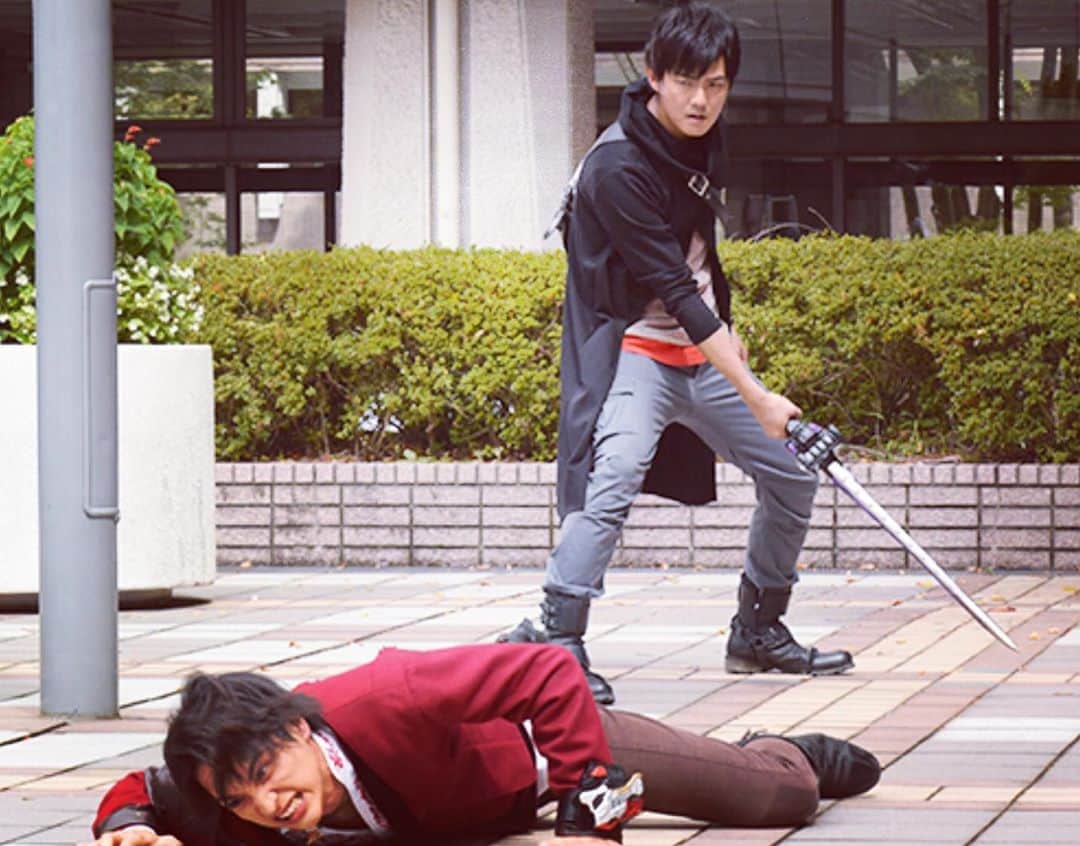 長田成哉のインスタグラム：「「自分には自分にしか無い良さがある。」 どれだけそう思っていても  圧倒的に眩しくて、大きなものに気圧されて、己のサイズを感じて自分を笑ってしまう瞬間、無いだろうか？  #リュウソウジャー #ナダ #ガイソーグ」