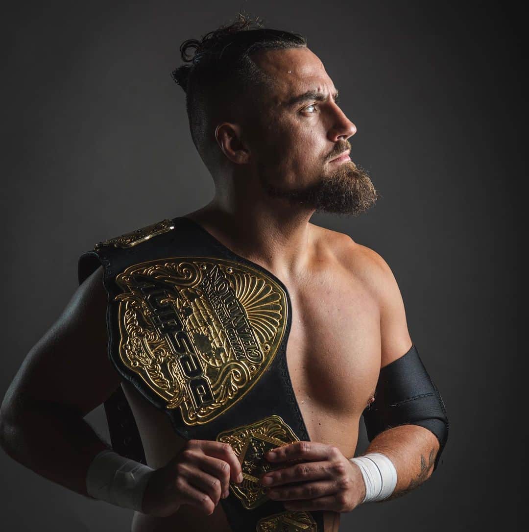 マーティ・スカルのインスタグラム：「New Destiny World Champion 🇨🇦 @destinyworldwrestling 📸 @shootingtheindies  #villain ☔️」
