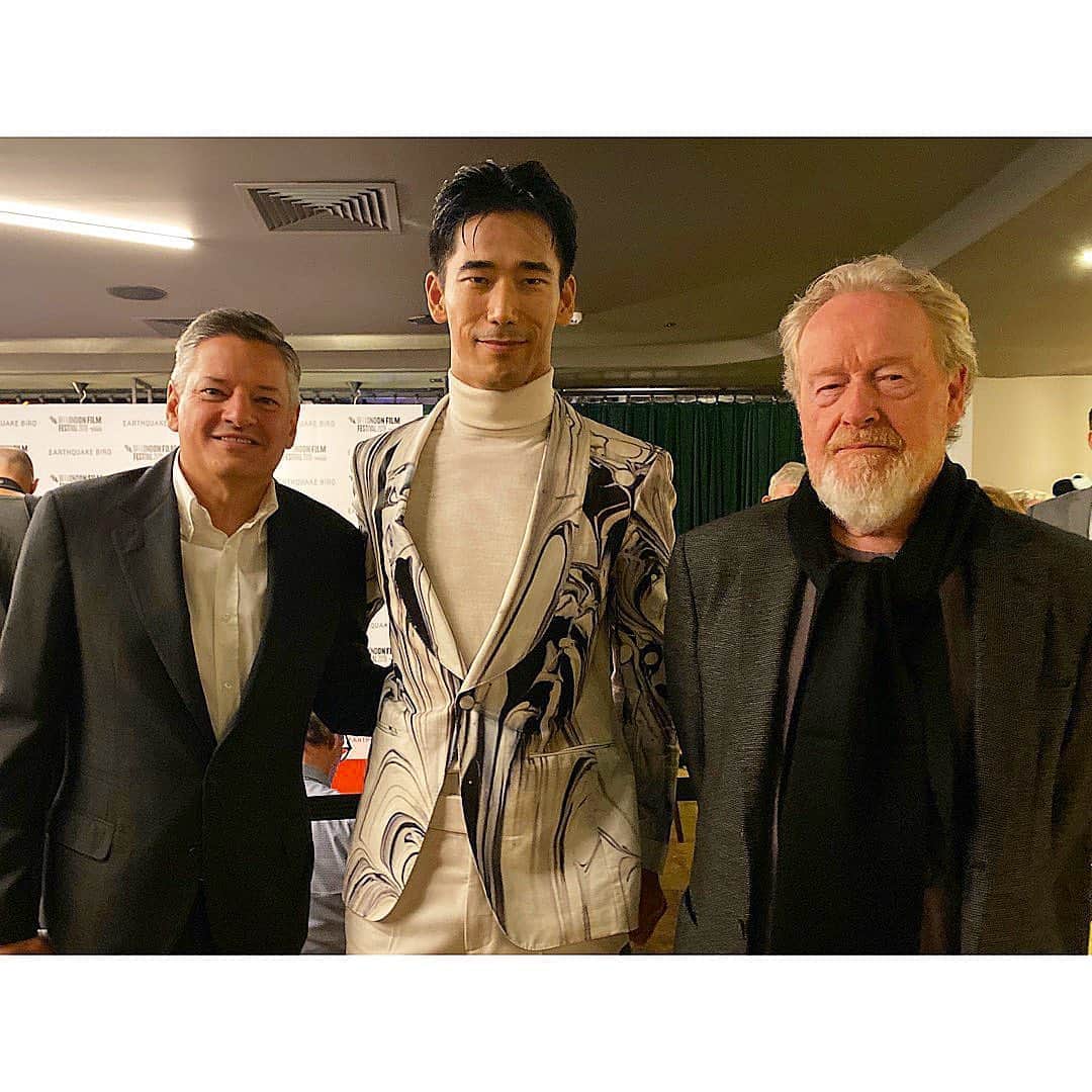 のインスタグラム：「It was great to see you again, Ridley! And nice to see you #tedsarandos from @netflix .  It is an honor to work with you, Ridley Scott and great producers, @m_pruss #kevinjwalsh from #scottfreeproductions as well as @ann.ruark and @georgina.tokyo .  #リドリースコット さんとの再会が出来、光栄な言葉も頂き、これからの活動の励みになりました。 #ネットフリックス のテッド・サランドスさんからも、日本の描写や役柄についても興味深い考察をもらい、この作品の評価の大きさを実感しました。  #EXILE #三代目JSOULBROTHERS #三代目JSOULBROTHERSfromEXILETRIBE #三代目JSB #三代目 #3jsb #ldh #小林直己 #NaokiKobayashi  #Earthquakebird #netflix #london #lff #bfi @tomford #TomFord @gq #gq #ネットフリックス #ネトフリ #映画祭 #映画に必要な存在感がある #嬉しすぎる #もっとがんばる #東京国際映画祭が楽しみ  #台風被害に遭われた方へ一日も早く安心できる日々が戻りますように。」