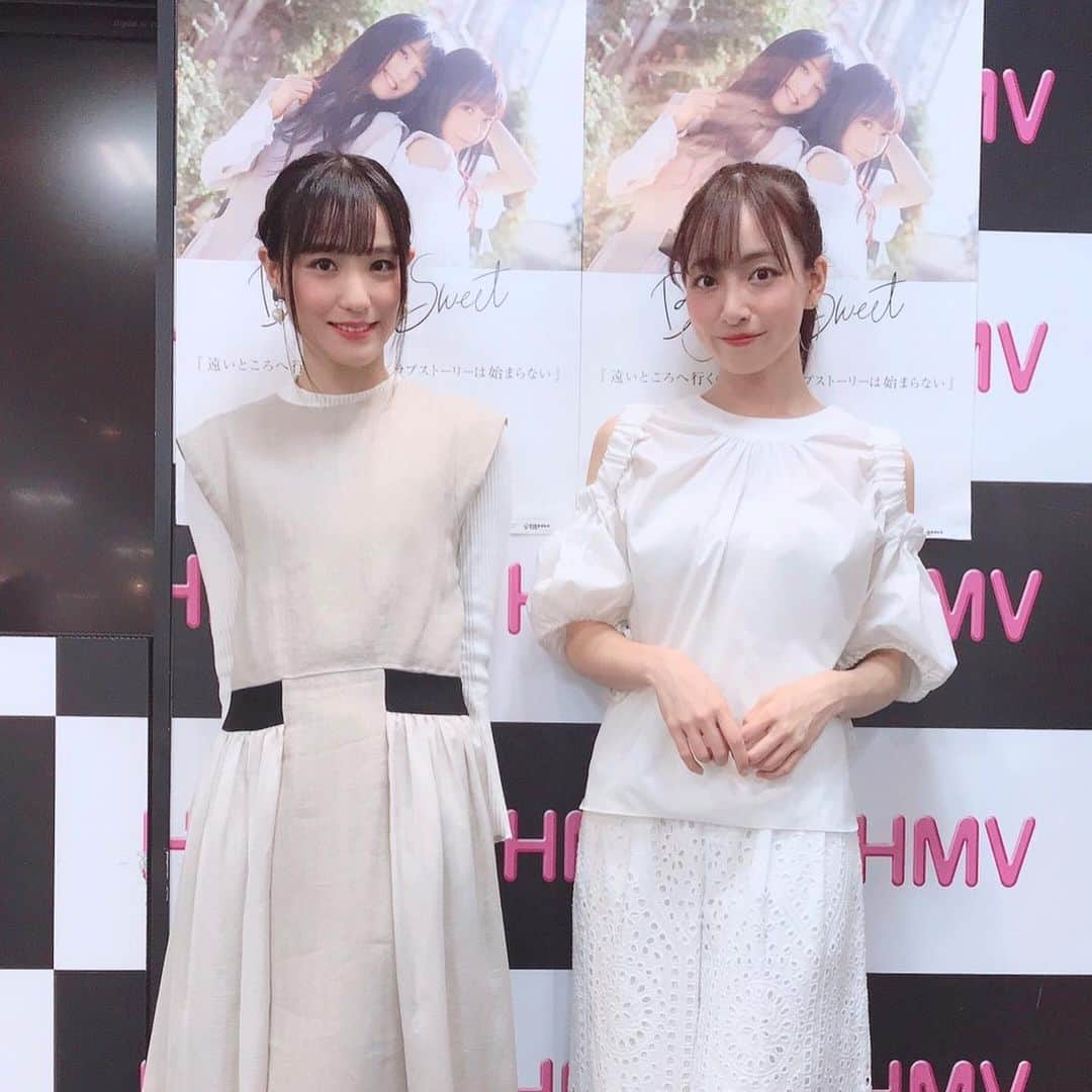 長谷川萌美さんのインスタグラム写真 - (長谷川萌美Instagram)「. 北海道2日目の続き  #札幌 #旭川 から札幌 へ戻りました SAにて羊さん🐑🌙✨ . 翌朝、北海道 3日目 待ち合わせに早く行き朝アイス🍨☺︎☀️ . そして  #HMV札幌ステラプレイス さんと  #ラソラ札幌 さんにて歌わせて頂きました！🎤🎵お越しくださった方、一緒に歌ってくださったり楽しかったです！ありがとうございました♡ .  #音楽処 さんにご挨拶させて頂きました☺️💕 #ビタスイ がんばります！ .  #エゾシカ #スープカレー 淡白で美味しかった😋❤️ .  #ビタスイ #北海道 #ツアー #朝アイス #羊 #リリースイベント #リリイベ #遠ラブ #live #ライブ」10月14日 23時08分 - moemi_hasegawa