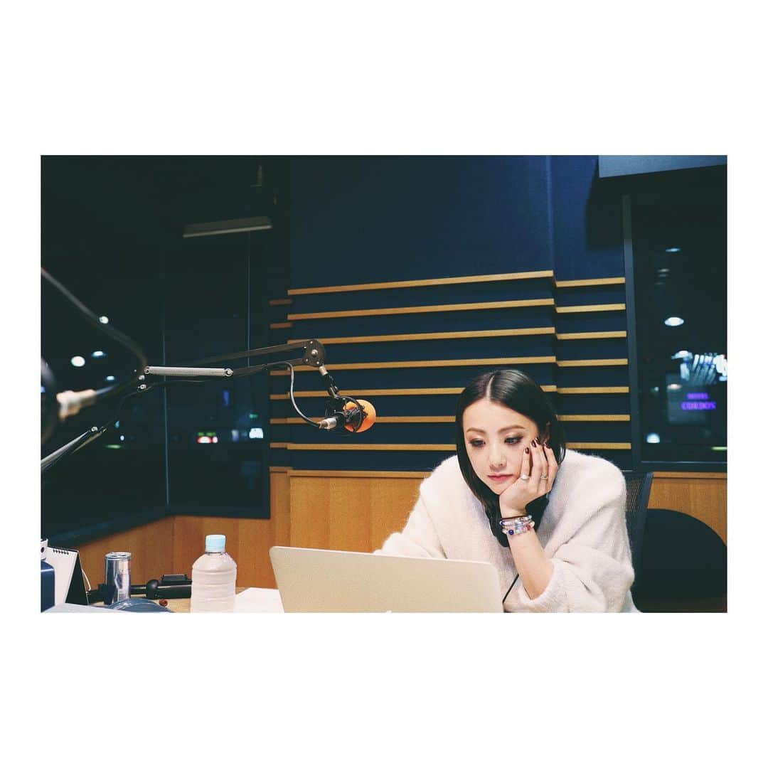 Shizukaさんのインスタグラム写真 - (ShizukaInstagram)「今夜もありがとう📻〜♫ - #Dream_Shizuka #DreamShizuka #FMOH #dreamaDream #生放送前 #真剣にメッセージを選ぶ私」10月14日 23時21分 - shizuka_dream06