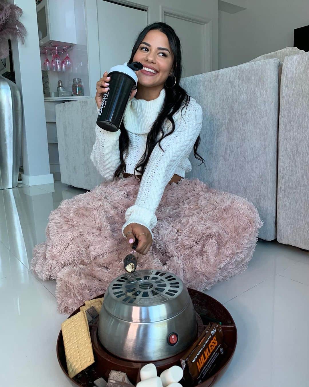 Katya Elise Henryさんのインスタグラム写真 - (Katya Elise HenryInstagram)「🔥 SURPRISE! 🍫 all your dreams (and mine) have now come true... the new limited edition flavor of Blessed Plant Protein is.... S’MORES! Katya approved 🙌🏽 this s’mores flavor tastes like the perrrrfect combo of creamy marshmallow, subtle chocolate, and yummy graham cracker! Right in time for fall & winter! Ahhhhhhh! Now, remember that this is limited edition, so once it’s gone, it’s gone! Use code ✖️Katya10✖️ to save $$$ — link in bio 🔥」10月14日 23時14分 - katyaelisehenry