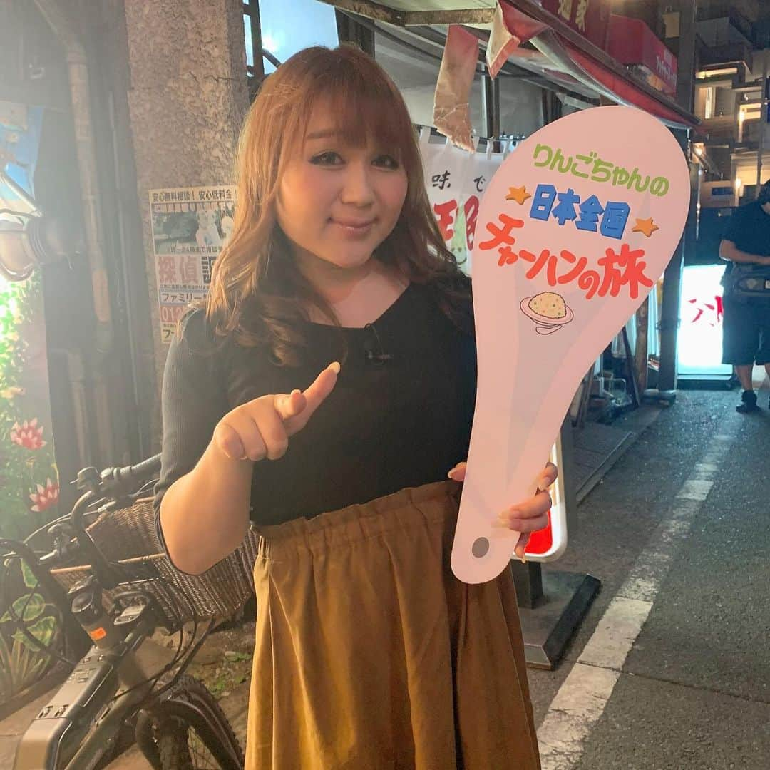 日本テレビ「ウチのガヤがすみません！」さんのインスタグラム写真 - (日本テレビ「ウチのガヤがすみません！」Instagram)「#チャーハン 大好き💖#りんごちゃん が全国のチャーハンを食べ尽くす新企画が始動😋🍽💨 . 今回は都内の絶品チャーハン３つ🙏✨ . 【#ガヤ芸人スクープ🎤 】 「お腹空かせてコンディション整えてきましたぁ💕」と準備万端で現場入りしたりんごちゃん🍎👏 でもロケ前に空腹に襲われ…ほんのちょっとだけ🍙を食べちゃった💨…というのはここだけの話🤫❤️ . りんごちゃんの食いっぷりに視聴者さんもチャーハンが食べたくなるの間違いなし🤤‼️のロケVTRは…【10/15(火)23:59〜】で🔥🔥 食欲をそそるりんごちゃんの的確な“食リポ”にもご注目👂✨ . #ウチのガヤがすみません #ウチガヤ #ガヤ芸人オフショット #芸人 #ミュージックスターティン」10月14日 23時19分 - uchino_gaya