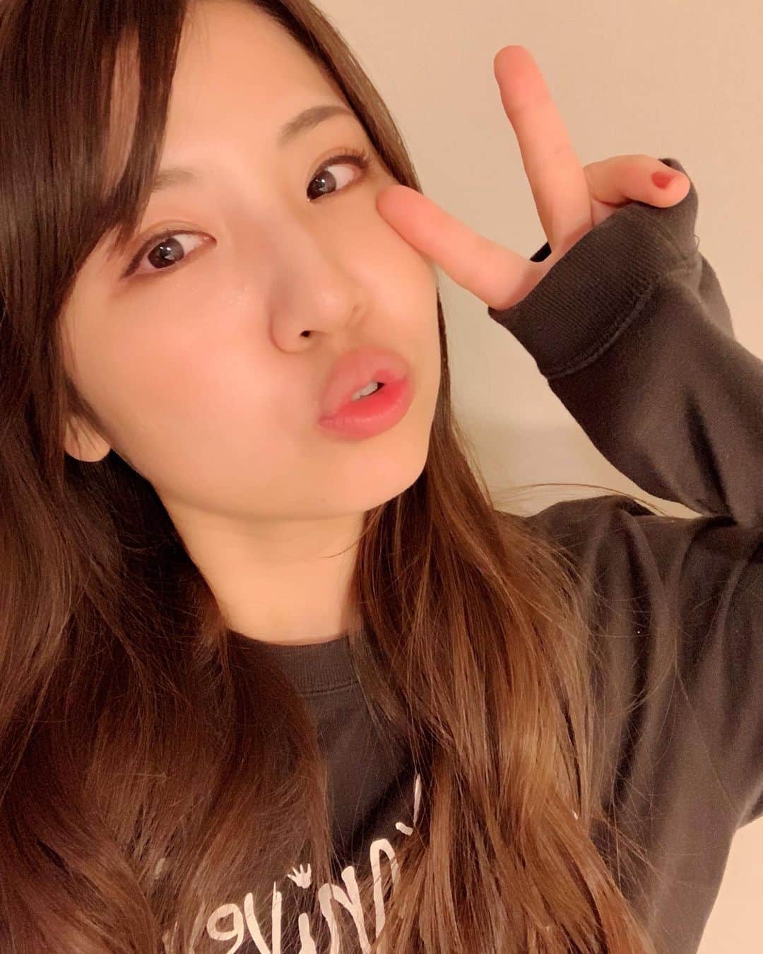 阿部真央のインスタグラム：「‪弾き語りらいぶ in 広島、皆ありがとうございました♡‬ ‪広島の皆への思いに、プラスして金沢の皆への思いも乗せたよー！！😭‬ ‪最高のライブをありがとう✨次は札幌！よろしくお願いします🙇‍♂️‬ ‪#阿部真央 #あべま #あべまにあ‬」