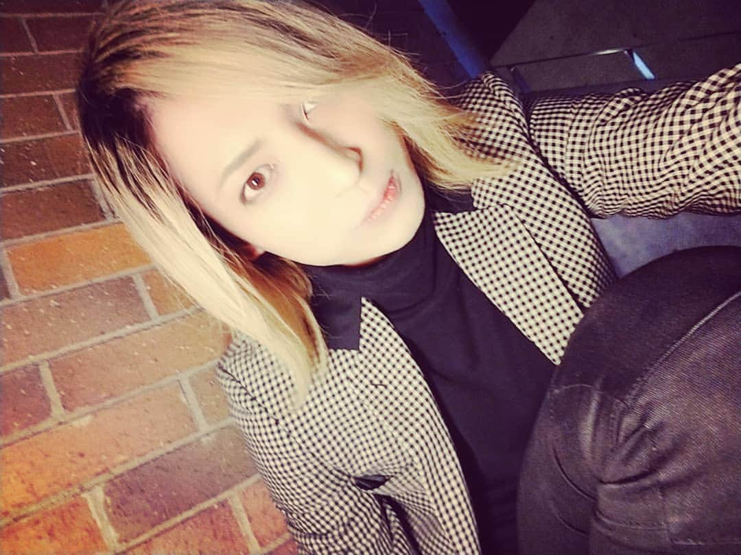 斉藤秀翼さんのインスタグラム写真 - (斉藤秀翼Instagram)「#jacket #check #fashion #blond #hair #live #guest  ライブにゲストで出てきました。」10月15日 0時14分 - syuusuke.s