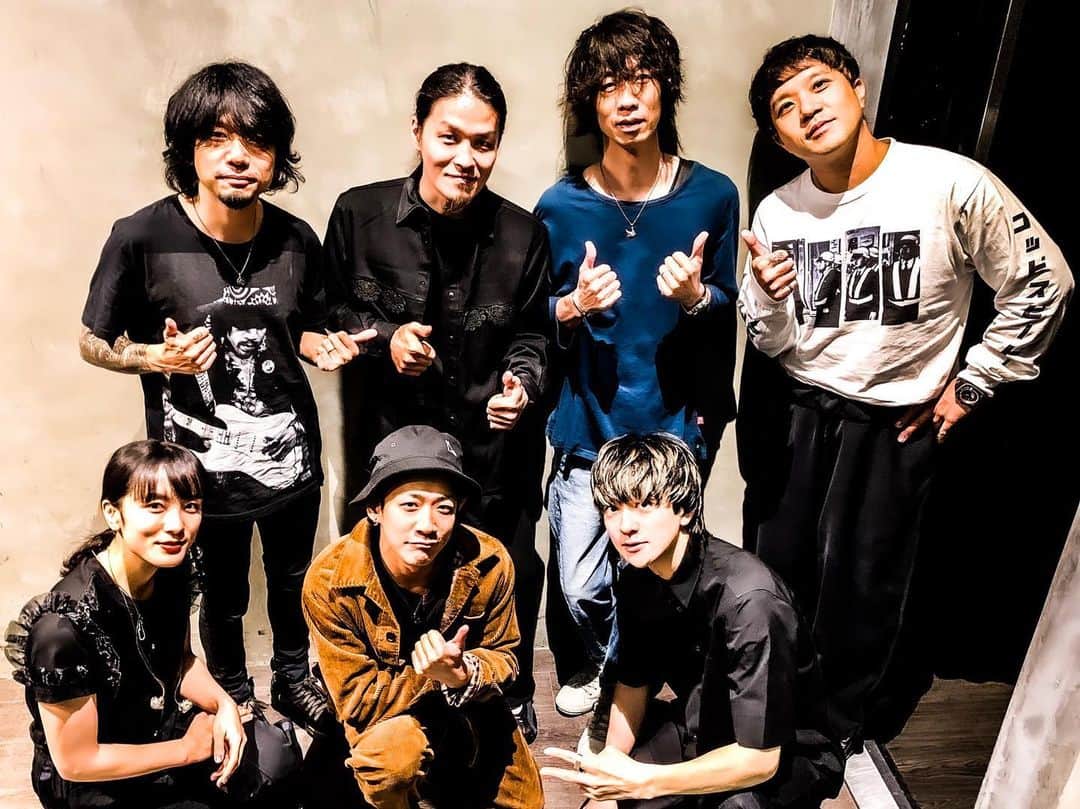 のインスタグラム：「松山。By Your Side Tour ５日目。気持ちいい夜でした。音楽や言葉を生み出す心ってとても尖っている表現だと、己も再確認した夜。音を出すのはバンドだけど、奏でていくのはオーディエンスの皆なんだろう。 松山また会おう #雨のパレード #nothingscarvedinstone」