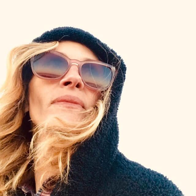 ジュリア・ロバーツさんのインスタグラム写真 - (ジュリア・ロバーツInstagram)「Hello Monday.  You look a lot like Sunday. 😊」10月15日 0時21分 - juliaroberts