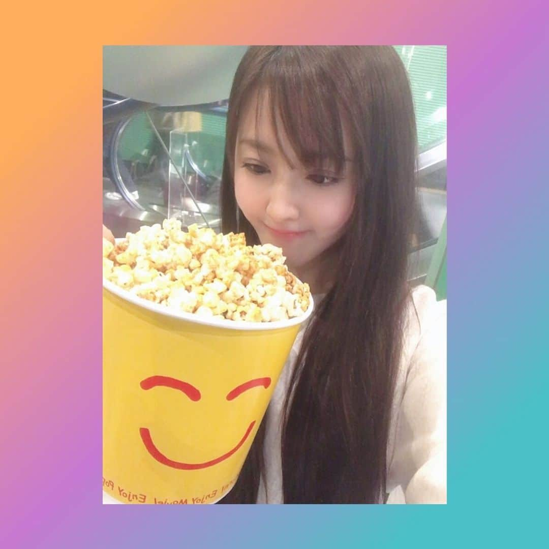 山本ひかるさんのインスタグラム写真 - (山本ひかるInstagram)「映画館では絶対Lサイズのポップコーン(おーるキャラメル)を食べるぞ だってポップコーン食べるの映画館行ったときくらいじゃない？🥺 #映画 #movie #cinema #joker #jokermovie」10月15日 0時24分 - hikaru0228yamamoto