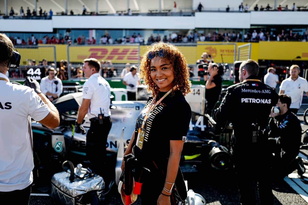 Crystal Kayさんのインスタグラム写真 - (Crystal KayInstagram)「A gorgeous day at Suzuka for @f1. So much energy and excitement all around us. Thankyou so much for having us @bape_japan and showing us a great time!! How cool is that podium tho?! Congratulations to Mercedes with the win!! Met so many lovely people ❤️ 生のf1はやっぱ興奮しちゃうね！！ 📸 : @spinzbeatsinc」10月15日 0時26分 - crystalkayofficial