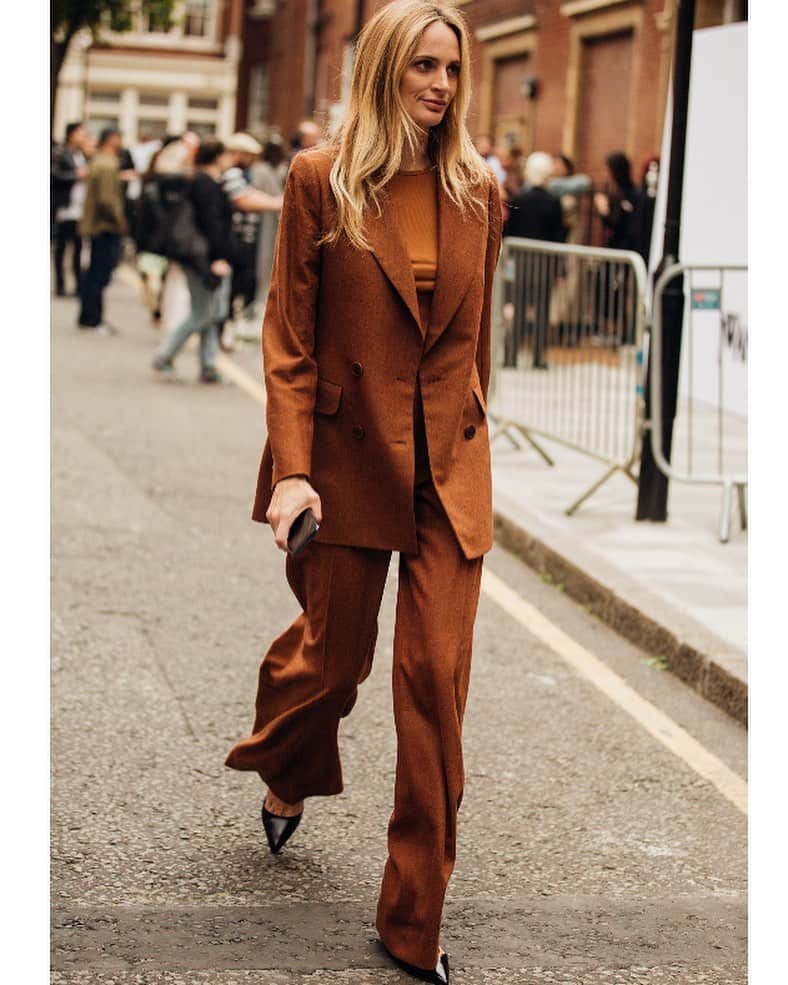 マーティン グラントのインスタグラム：「Lauren Santo Domingo wearing MARTIN GRANT Pre-fall 2019 Rust double breasted Jacket, Wide leg Pants during London Fashion Week. @thelsd @martingrantofficial @modaoperandi」