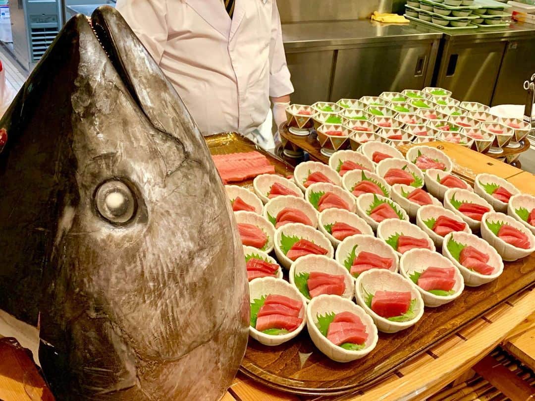 わっきーのインスタグラム：「鬼怒川温泉ホテルのディナーブュッフェ！  #鬼怒川温泉ホテル  #鬼怒川  #鬼怒川温泉  #温泉  #温泉旅行  #露天風呂 #栃木  #栃木観光  #栃木グルメ  #youtube #youtuber #わっきーtv #わっきー #食レポ #飯テロ #飯テログラム #飯テロ動画」