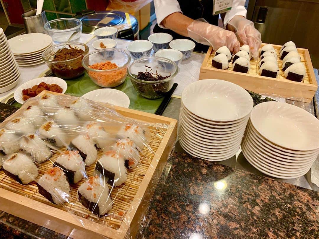 わっきーのインスタグラム：「鬼怒川温泉ホテルのモーニングブュッフェ！  #鬼怒川温泉ホテル  #鬼怒川  #鬼怒川温泉  #温泉  #温泉旅行  #露天風呂 #栃木  #栃木観光  #栃木グルメ  #youtube #youtuber #わっきーtv #わっきー #食レポ #飯テロ #飯テログラム #飯テロ動画」