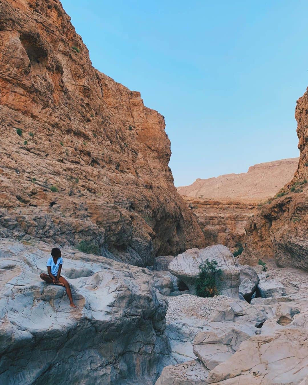 サラ・アチョさんのインスタグラム写真 - (サラ・アチョInstagram)「Shhh 🤫 lets just enjoy this amazing scenery . . . #Oman #holiday #offseason #peaceful」10月15日 0時57分 - sarah_atcho