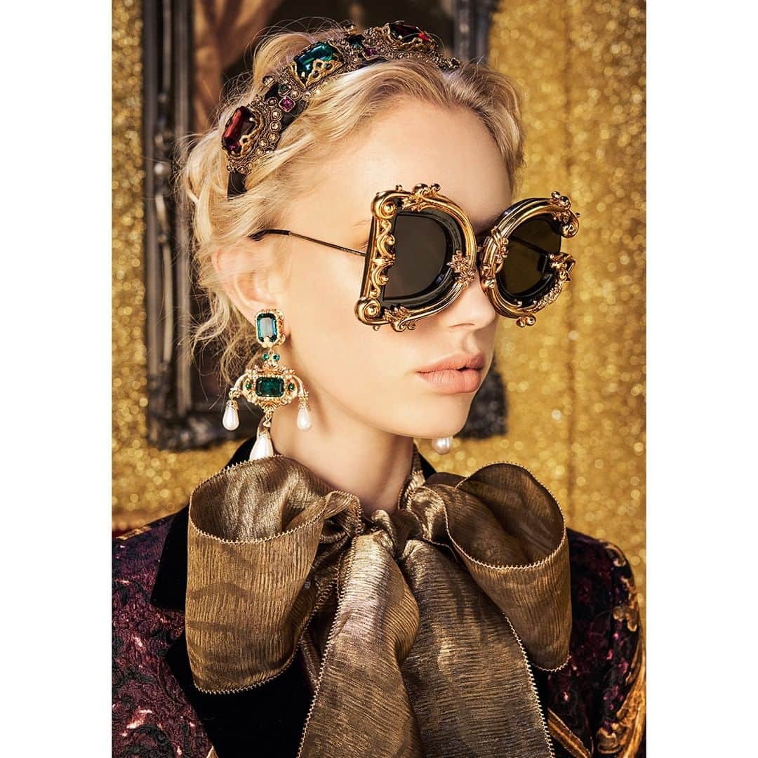 ドルチェ&ガッバーナさんのインスタグラム写真 - (ドルチェ&ガッバーナInstagram)「Eccentricity and classicism come together in a bold pair of DG sunglasses, characterized by ornate baroque outlines. #DGEyewear #DGWomen」10月15日 1時01分 - dolcegabbana