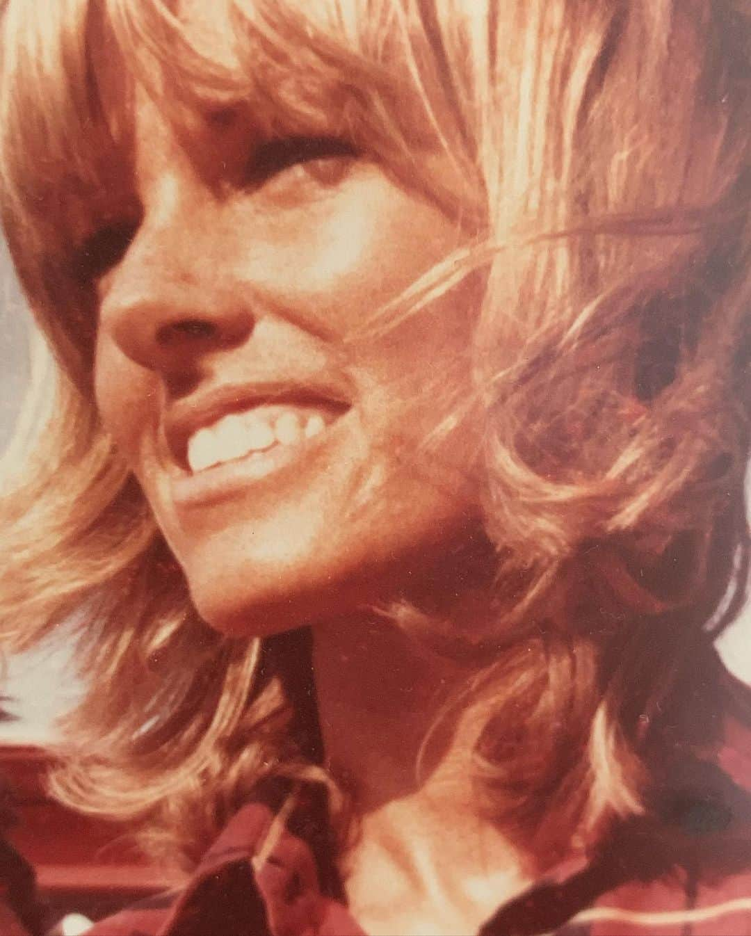 ケイト・ボスワースさんのインスタグラム写真 - (ケイト・ボスワースInstagram)「HAPPY BIRTHDAY MAMA ✨💝 There is no one who expresses joy & kindness & love quite like you 💛 Light beams from your heart + enchants every living soul (animals included!) ... You bring beauty - the real, deep, generous kind of beauty to our world. I love, love, love you. 😘 I am beyond grateful you are my mama xo」10月15日 1時09分 - katebosworth