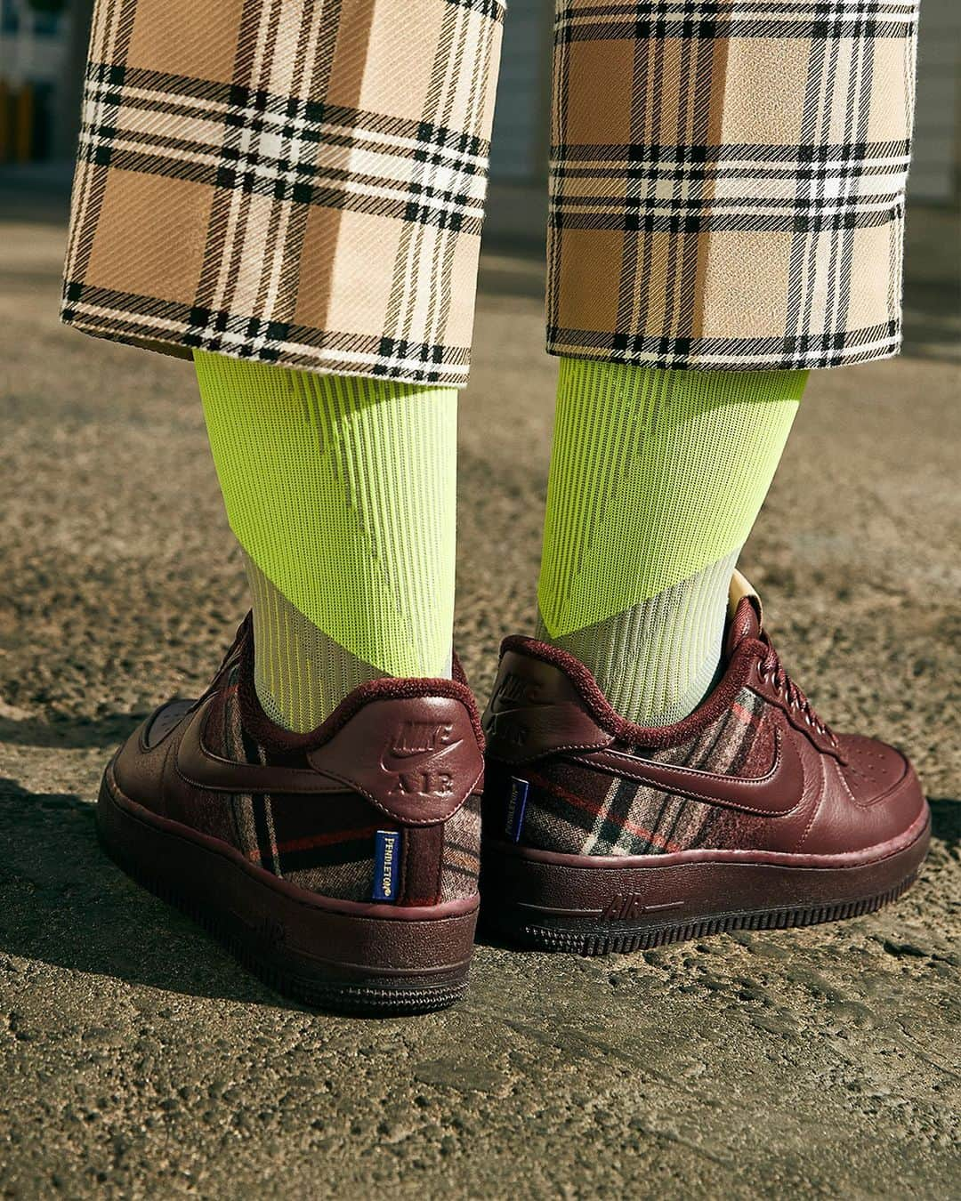 Nike Sportswearさんのインスタグラム写真 - (Nike SportswearInstagram)「A big plaid mood.⁣⁣ ⁣⁣ Customize your kicks with Pendleton’s iconic plaids now at nike.com. #NikeByYou」10月15日 1時17分 - nikesportswear