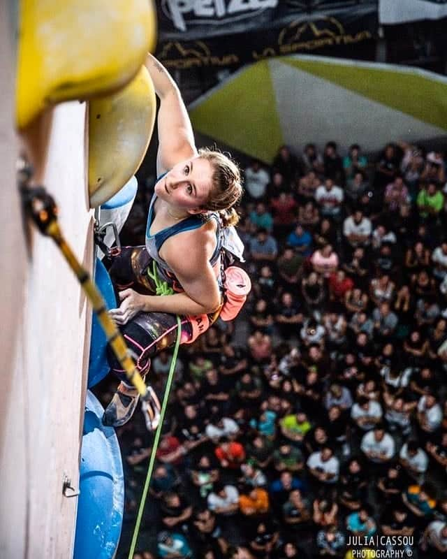 ハンナ・シューベルトさんのインスタグラム写真 - (ハンナ・シューベルトInstagram)「3rd place @24hdumur behind @mathildebecerra & @julia_fiser 😊💪🎉 WOW what an event!!! 🤩 People kept saying that this is the most fun comp ever and finally I know what they were talking about and can totally agree! 😄 Just motivated, friendly and inspiring people climbing and having fun together👌🎉 Thanks so much to the organizers for inviting us and putting on such an awesome event! 👏 Also thanks to everyone for the kind welcome and the support😊 It was so much fun to climb and a perfect end of these year's comp season for me! Et merci a tous pour essayer parler plus clair donc je peut compredre in peu😂 Tous ç'était une belle experience! J'espère je peux revenir l'année prochaine😉🙈 . 📸 @julia.cassou」10月15日 1時35分 - schuberthannah