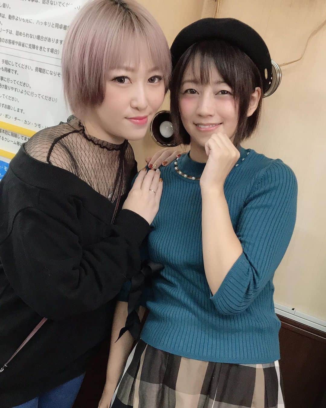 西城凛さんのインスタグラム写真 - (西城凛Instagram)「小岩ラクラクにて米崎奈棋プロとダブルゲストでした！💓 いつ見てもなぎさまは可愛らしい！ . #米崎奈棋 #西城凛 #麻雀 #雀荘 #麻雀プロ #女流雀士」10月15日 11時34分 - rinsaijo