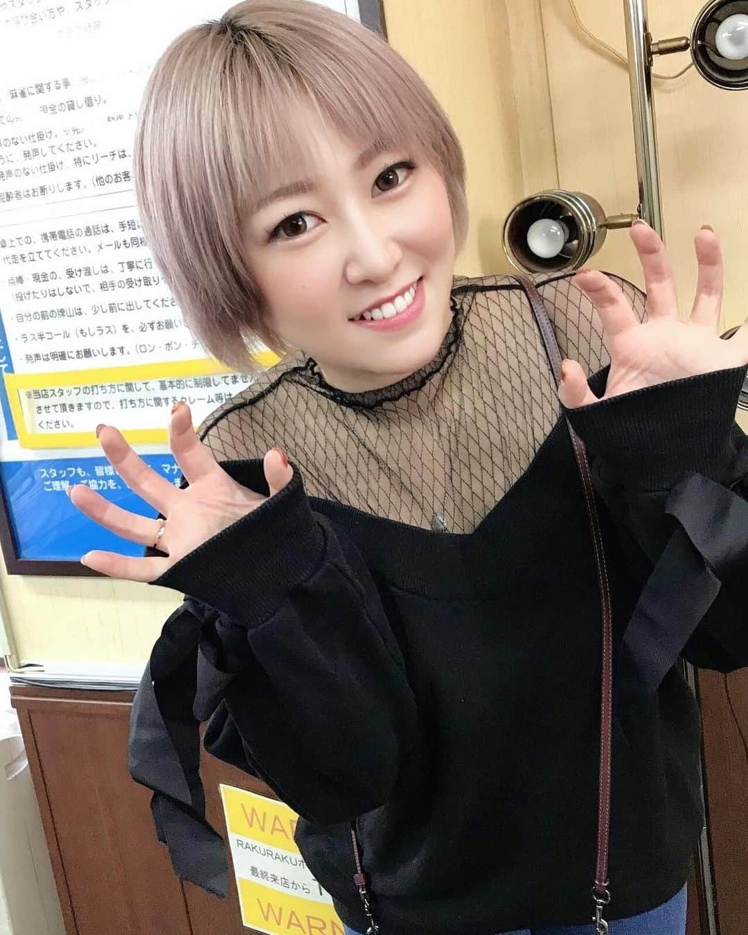 西城凛さんのインスタグラム写真 - (西城凛Instagram)「小岩ラクラクにて米崎奈棋プロとダブルゲストでした！💓 いつ見てもなぎさまは可愛らしい！ . #米崎奈棋 #西城凛 #麻雀 #雀荘 #麻雀プロ #女流雀士」10月15日 11時34分 - rinsaijo