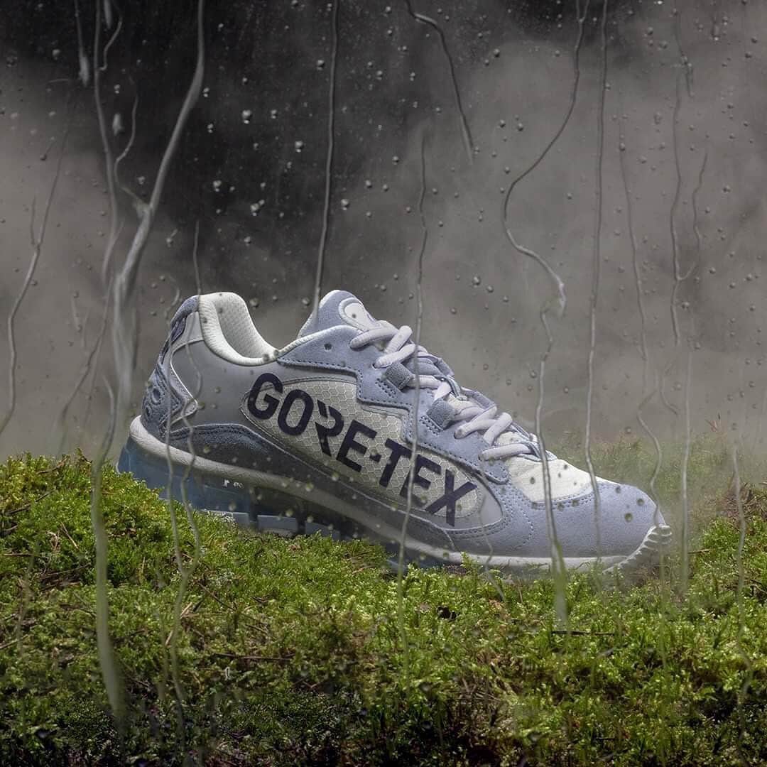 HYPEBEASTさんのインスタグラム写真 - (HYPEBEASTInstagram)「@hypebeastkicks: @asics has reinforced its hybrid GEL-Kayano 5 360 silhouette with rugged GORE-TEX material, making it ready for any and all inclement weather. Arriving in an earthy “Oatmeal” and aquatic “Cool Mist” colorways, the shoe takes on a more hardy synthetic ripstop that’ll keep the wearer’s feet warm and dry, as well as a layered design on its upper with signature ASICS branding on the tongue and heel. Both options will be available at select stockists on October 19 for $195 USD.⁠⠀ Photo: ASICS」10月15日 11時47分 - hypebeast