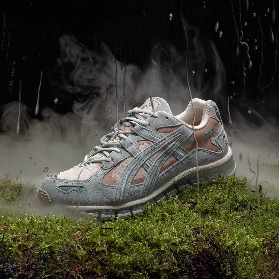 HYPEBEASTさんのインスタグラム写真 - (HYPEBEASTInstagram)「@hypebeastkicks: @asics has reinforced its hybrid GEL-Kayano 5 360 silhouette with rugged GORE-TEX material, making it ready for any and all inclement weather. Arriving in an earthy “Oatmeal” and aquatic “Cool Mist” colorways, the shoe takes on a more hardy synthetic ripstop that’ll keep the wearer’s feet warm and dry, as well as a layered design on its upper with signature ASICS branding on the tongue and heel. Both options will be available at select stockists on October 19 for $195 USD.⁠⠀ Photo: ASICS」10月15日 11時47分 - hypebeast