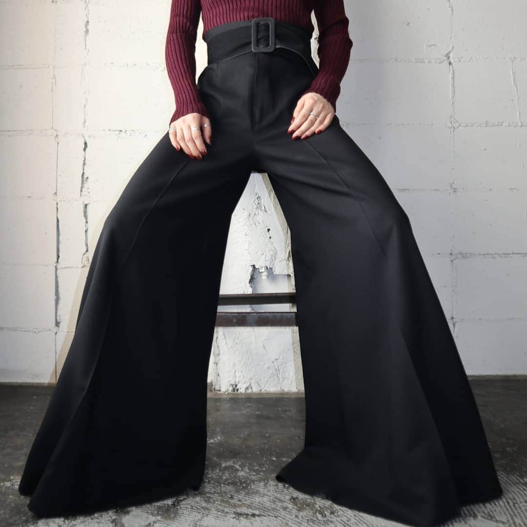 吉祥寺 古着屋 Orfeoのインスタグラム：「Super Flared Pants  #orfeo #kichijoji #tokyo #vintage #used #fashion #coordinate #outfit #オルフェオ #吉祥寺 #東京 #古着 #ヴィンテージ #ユーズド #ファッション #コーディネート  掲載商品のお問い合わせはメールにて承っております。コメント、DMでのお問い合わせは受け付けておりませんのでご了承ください。」
