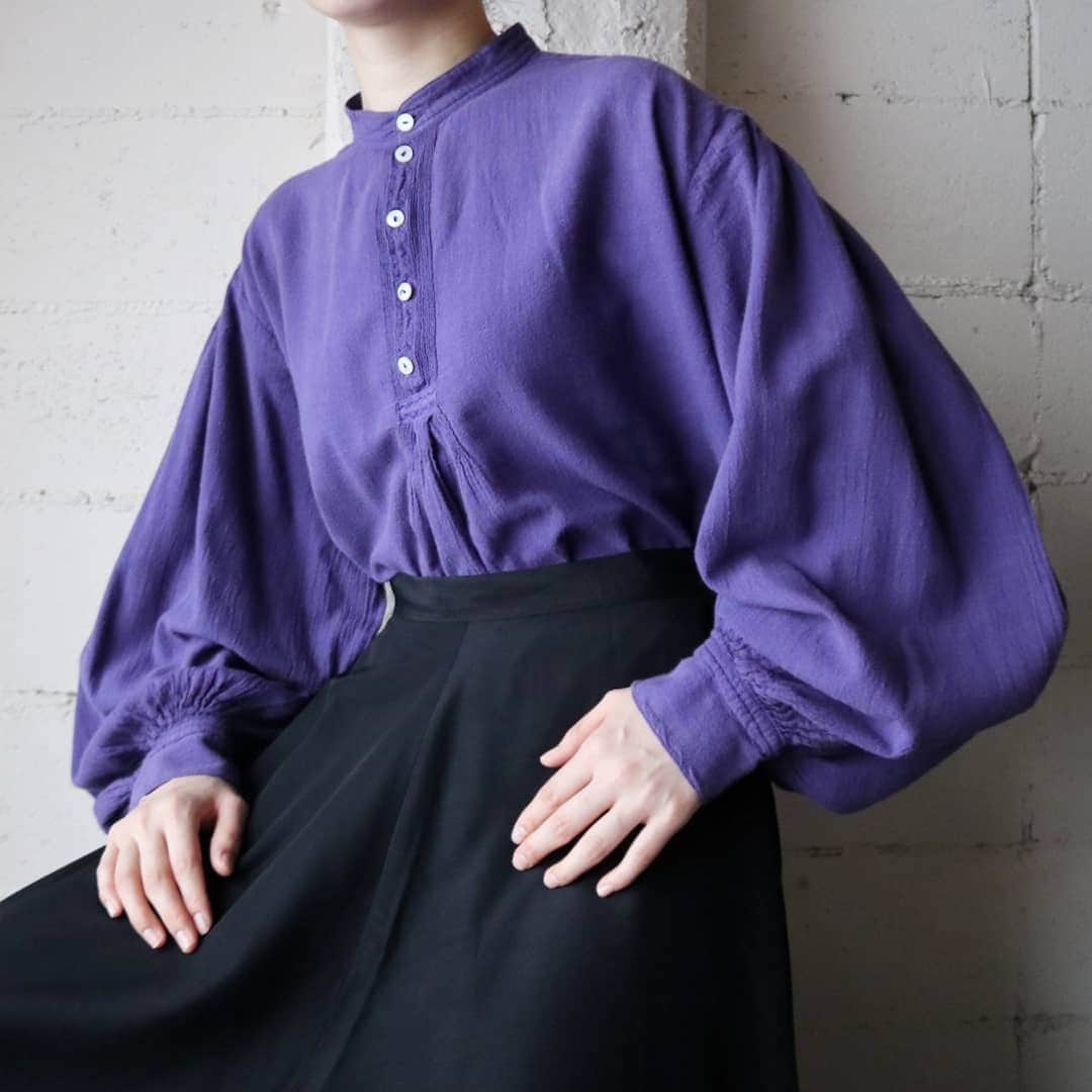 吉祥寺 古着屋 Orfeoのインスタグラム：「Volume Sleeve Purple Shirt  #orfeo #kichijoji #tokyo #vintage #used #fashion #coordinate #outfit #オルフェオ #吉祥寺 #東京 #古着 #ヴィンテージ #ユーズド #ファッション #コーディネート  掲載商品のお問い合わせはメールにて承っております。コメント、DMでのお問い合わせは受け付けておりませんのでご了承ください。」