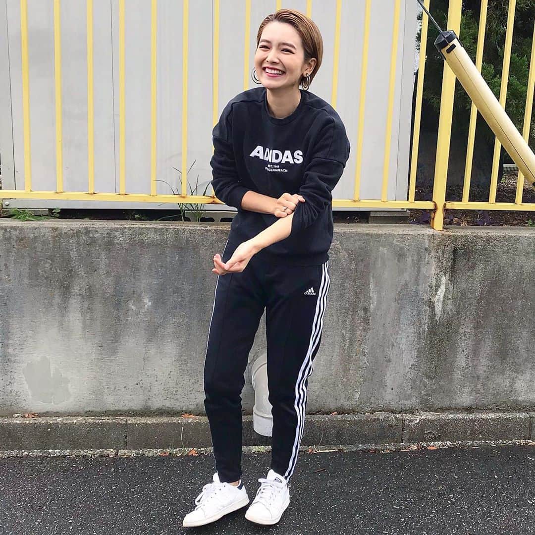 富久美玲のインスタグラム：「_ . tops @adidas ▷150cm(kids)  bottom @adidasoriginals ▷フリーサイズ  shoes @adidasoriginals  STAN SMITH ▷22cm . #私服#身長152cm#mireistylecode#ootd#全身コーデ#アディダスコーデ#adidas#adidasoriginals」