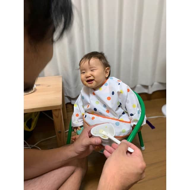 NON-Pさんのインスタグラム写真 - (NON-PInstagram)「疲れてお風呂中に👶🏻💤🛁💤 頭に乗せられてるタコさんカバさんのおもちゃは、 @towa.lily ママがくれたやつ💖 ・ もっと月齢低い時に、気持ち良くて寝た事は何回かあったけど、 疲れて寝たのは初めてwww ・ 最近のユウシンのマイブームは、パパを使ってつかまり立ちする事です‼️👨🏻👶🏻🌟 ・ ママでも抱き枕でも、何でもつかまり立ちしようとするから、益々目が離せん😅 ・ ・ #日々成長 #つかまり立ち #離乳食 #パパ大好き #7ヶ月ベビー  #👶🏻 #baby #boy #yuushin #友優心 #ユウシン #family #happy #smile  #cute #🤱🏻 #家族 #mylove #iloveyou #愛してる」10月15日 12時22分 - nonp_mam