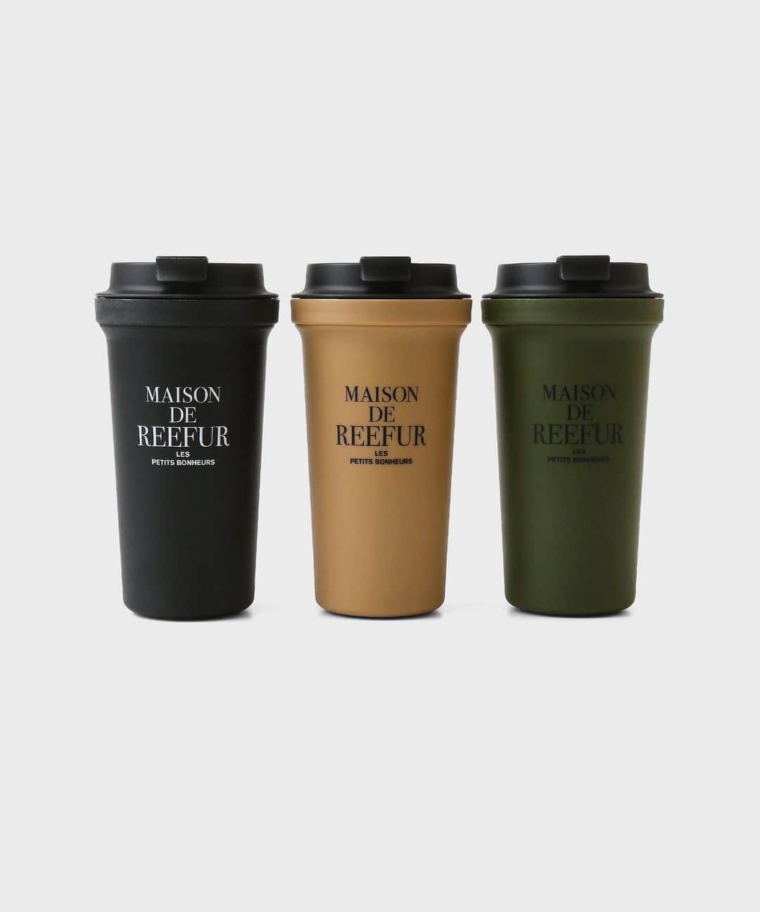 のインスタグラム：「. ◼️Reefur Wall Mug Tumbler / Mat @maisondereefur . 電子レンジOKなので、テイクアウトしたコーヒーを温めたり、スープを入れたりと、アイスドリンクからホットドリンクまで幅広く使用できます。 . 2重構造で外側が結露せず、手で持った時にも温度が直に伝わらないのも嬉しいポイント。  MAISON DE REEFURでは、リバース社ではオプションで販売しているストレーナーをセットにしました。 . 水出しのコーヒーやお茶が手軽に作れるところも魅力のひとつです。 . . 【 展開店舗 】 国内全店舗 . #maisondereefur #kiosque #tumbler #bottle #lifestyle #メゾンドリーファー #キオスク」