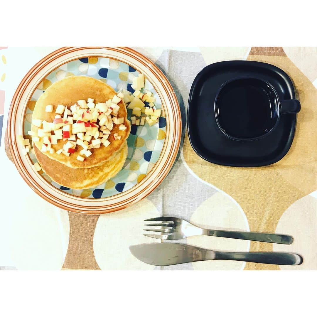 阿部純子さんのインスタグラム写真 - (阿部純子Instagram)「🥞🥞🥞☕️ ・ 昨日は山梨でした🍐🍇 ・ 笑いの絶えない現場で… 少し、、笑い過ぎました🤣♡ たのしかったっ‼️ ・ 情報解禁したら お伝えしますねっ！ ・ 出逢いに感謝の毎日です😍 ・ 🥞🥞🥞☕️ この前作ったホットケーキだよ〜 #じゅんこ飯🍴」10月15日 12時43分 - junkoabe_official