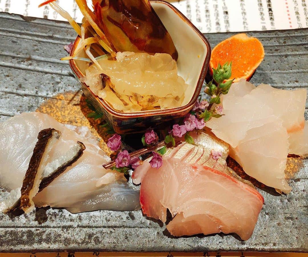 嶋村瞳さんのインスタグラム写真 - (嶋村瞳Instagram)「. 【嶋村のグルメ旅】 ウニ好きさん、魚介類好きさんも必見！ 見てください。このウニ！ 決して安いお店ではないですが💦新鮮な食材をこれでもかと味わえる。口の中に入れた瞬間とろける。美味しいです！ うにパスタも濃厚でした！ お店も綺麗で雰囲気いい✨ . 銀座あんどう 東京都港区新橋1-7-11 橋善ビル1F . #嶋村瞳のグルメ旅  #グルメ #銀座あんどう #うに #ウニ #うにパスタ  #キャビア #いくら #牡蠣 #お刺身 #お寿司 #魚介類 #銀座 #ディナー #instagood  #instafoodgram  #instalike #sushi #sushitime🍣」10月15日 4時00分 - hitomi_shimamura_official