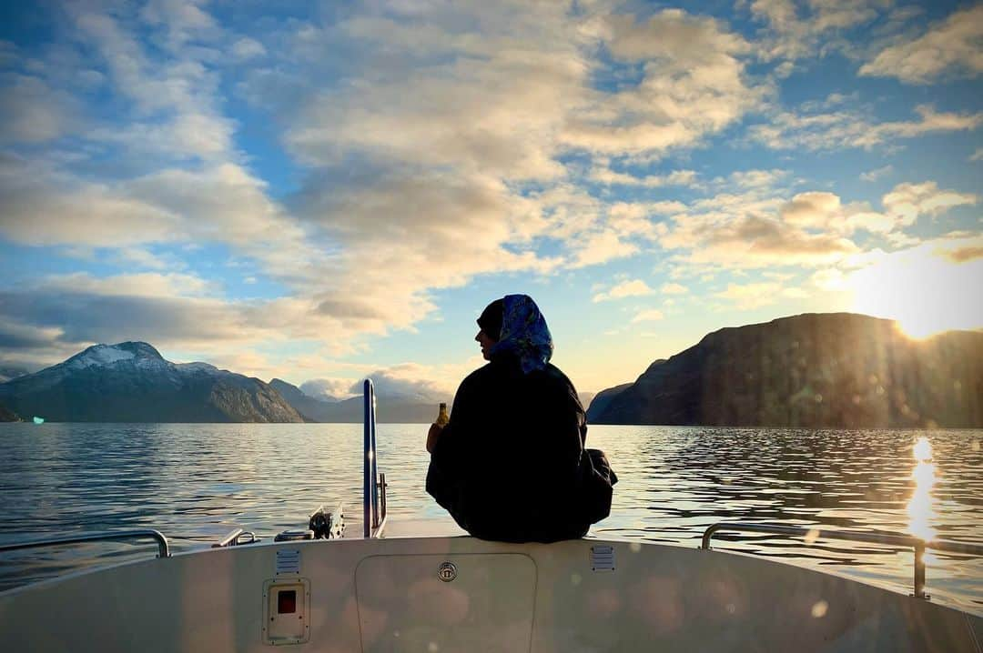 MOさんのインスタグラム写真 - (MOInstagram)「Visiting Greenland was a dream come true. The nature, the food, the fans, the kindness of the people we met all blew my mind! Such a magical experience in every way... and now I'm having mad post-Greenland-blues!! Thanks for having me #akisuaneritfestival!! I hope I will be back someday in a not too far away future ✨🇬🇱❤」10月15日 4時10分 - momomoyouth