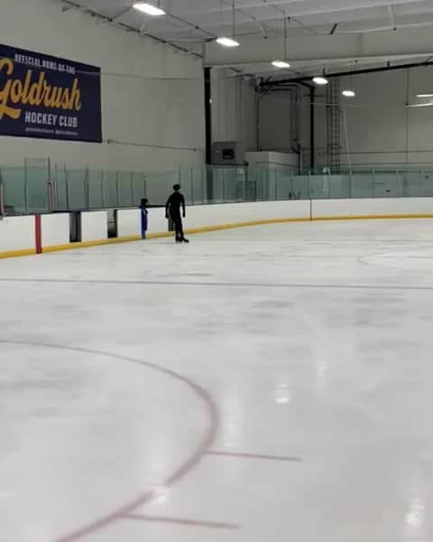 のインスタグラム：「quad lutz hands up #4lz #quadzilla #quadlutz #jacksonultima #jacksonfamily #johnwilsonblades #icetomyself #meandmycoach #usfigureskating」