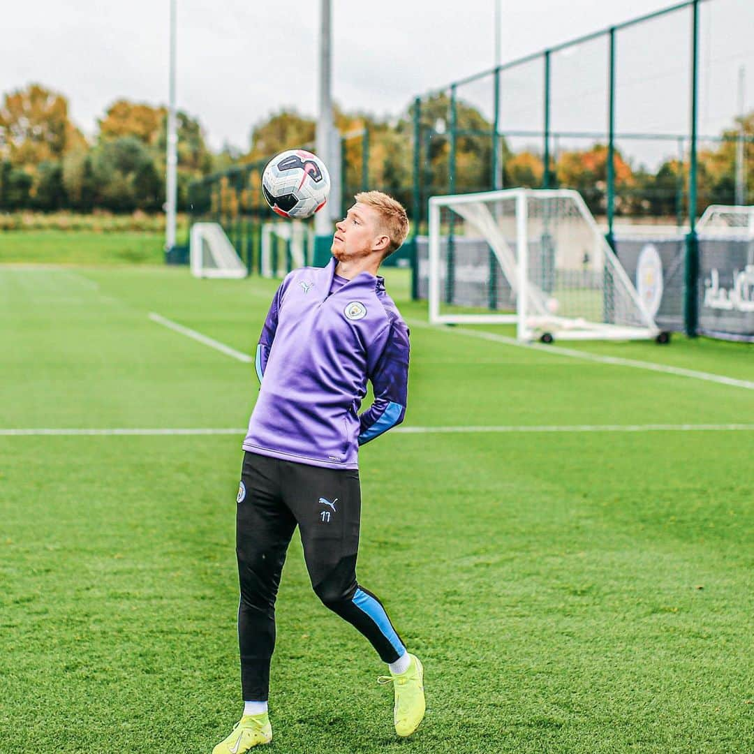 マンチェスター・シティFCさんのインスタグラム写真 - (マンチェスター・シティFCInstagram)「Meanwhile, back at HQ ⚽️ . #mancity」10月15日 5時04分 - mancity