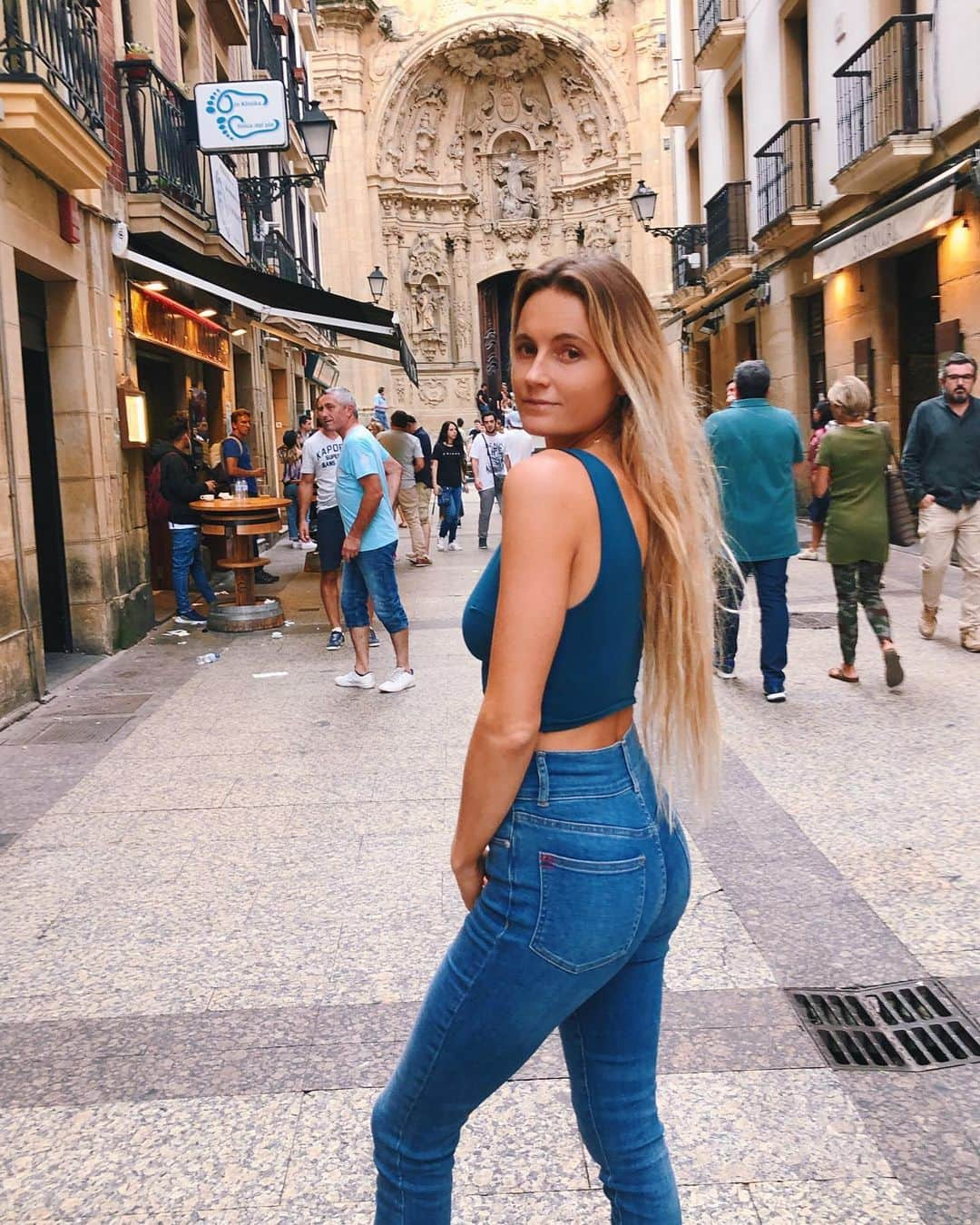 アラナ・ブランチャードさんのインスタグラム写真 - (アラナ・ブランチャードInstagram)「Loved San Sebastián wish we had more time to explore these amazing streets💃」10月15日 5時26分 - alanarblanchard