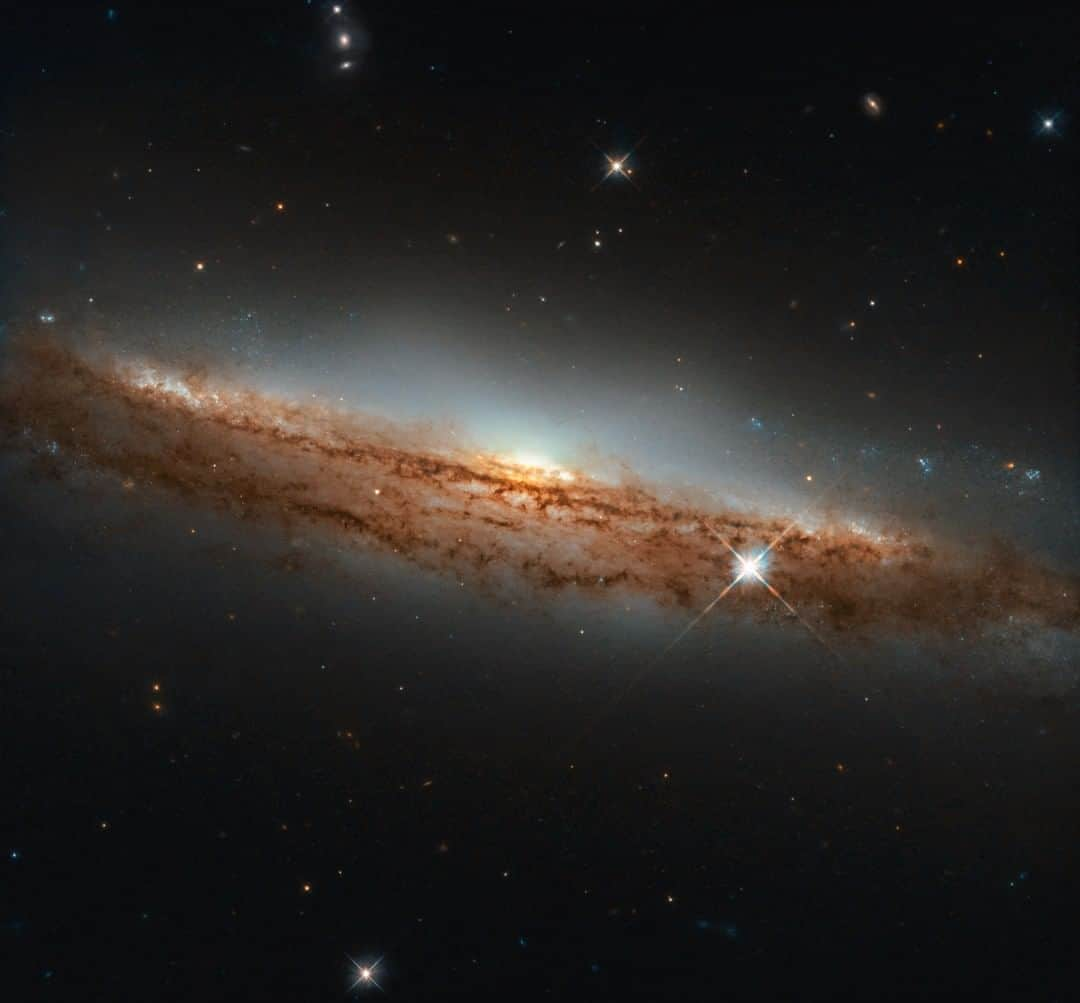 NASAさんのインスタグラム写真 - (NASAInstagram)「A spiral in profile! 🌀⁣ ⁣ @nasahubble sees galaxies of all shapes, sizes, luminosities and orientations in the cosmos. Sometimes, the telescope gazes at a galaxy oriented sideways — as shown here. This galaxy, called NGC 3717, is about 60 million light-years away in the constellation of Hydra (the Sea Serpent). ⁣ ⁣ Seeing a spiral almost in profile, as Hubble has here, can provide a vivid sense of its three-dimensional shape. Through most of their expanse, spiral galaxies are shaped like a thin pancake. At their cores, though, they have bright, spherical, star-filled bulges that extend above and below this disk, giving these galaxies a shape somewhat like that of a flying saucer when they are seen edge-on.⁣ ⁣ NGC 3717 is not captured perfectly edge-on in this image; the nearer part of the galaxy is tilted ever so slightly down, and the far side tilted up. This angle affords a view across the disk and the central bulge (of which only one side is visible).⁣ ⁣ #galaxy #cosmos #universe #hubble #outerspace⁣ ⁣ Text credit: ESA (European Space Agency)⁣ Image credit: ESA/Hubble & NASA, D. Rosario」10月15日 6時01分 - nasa