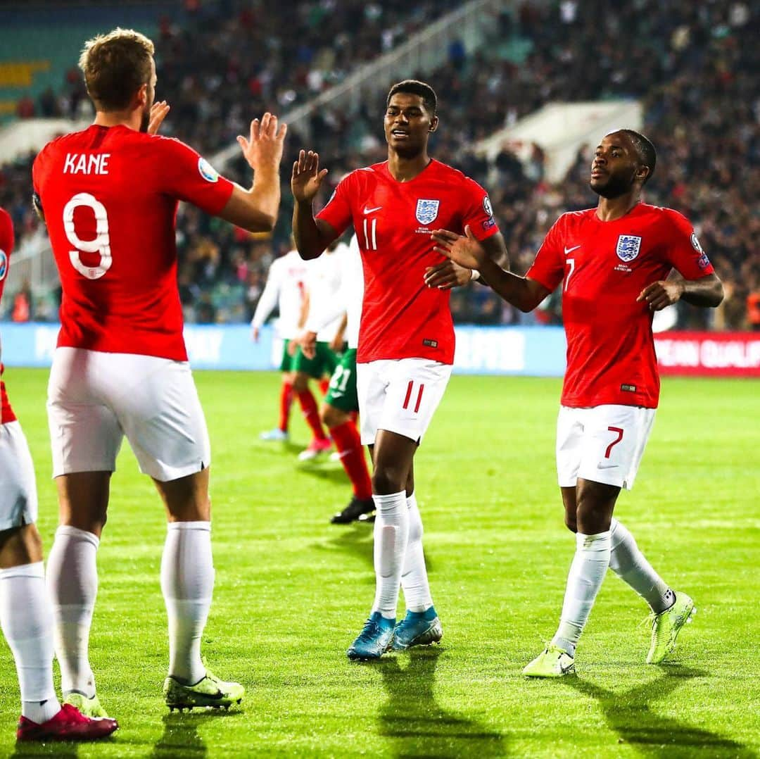 ラヒーム・スターリングさんのインスタグラム写真 - (ラヒーム・スターリングInstagram)「Feeling sorry for Bulgaria to be represented by such idiots in their stadium. Anyway.. 6-0 and we go back home, at least we did our job. Safe travel to our fans, u guys did well 🤟🏾❤️ @england」10月15日 6時20分 - sterling7