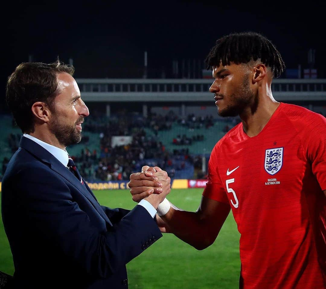 サッカー イングランド代表チームさんのインスタグラム写真 - (サッカー イングランド代表チームInstagram)「Let’s talk about this man’s debut for the #ThreeLions... 🔥」10月15日 6時28分 - england