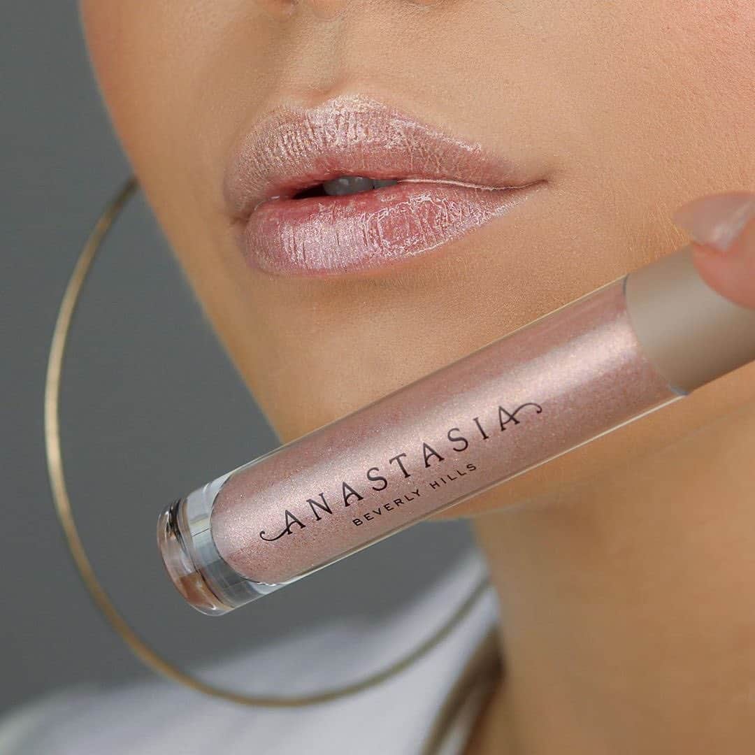 Anastasia Beverly Hillsさんのインスタグラム写真 - (Anastasia Beverly HillsInstagram)「Undressed Lip Set (out now) @so4beauty  The shades in the set are: sand, peachy, on mute, beaming & summer vibes.」10月15日 6時30分 - anastasiabeverlyhills
