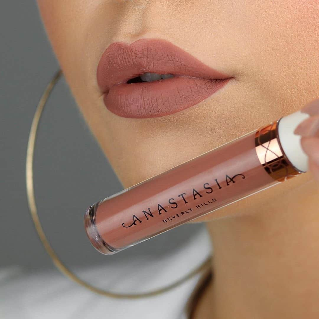 Anastasia Beverly Hillsさんのインスタグラム写真 - (Anastasia Beverly HillsInstagram)「Undressed Lip Set (out now) @so4beauty  The shades in the set are: sand, peachy, on mute, beaming & summer vibes.」10月15日 6時30分 - anastasiabeverlyhills